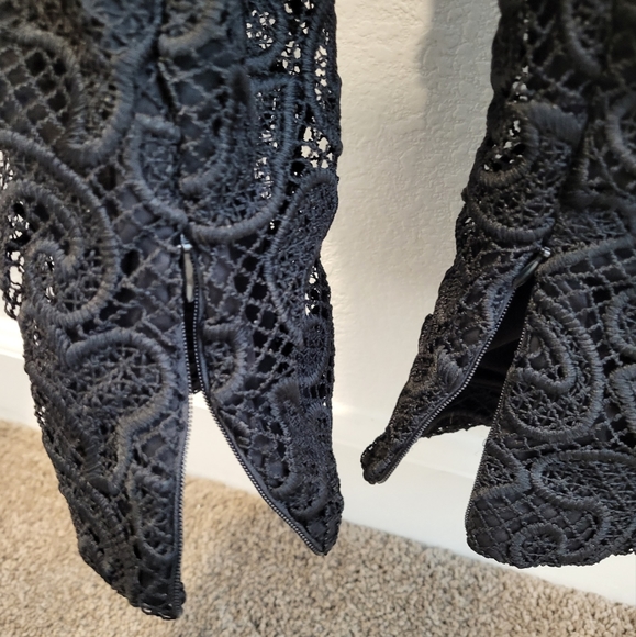 ALEXIS LACE JUMPSUIT. SIZE L - Picture 4 of 7